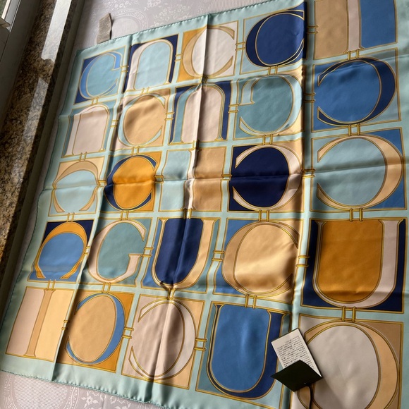 Authentic Gucci Sillk Scarf Printed Elegant Blue and Gold 
New/Tag Made In Italy - Picture 12 of 16